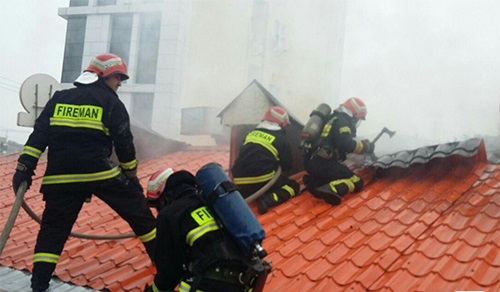 آتش سوزی دو واحد منزل مسکونی در رشت مهار شد