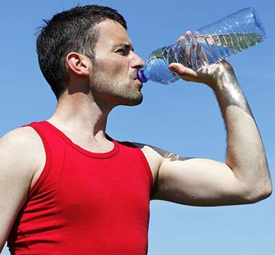 نوشیدن آب در حین ورزش سبب کاهش وزن می‌شود