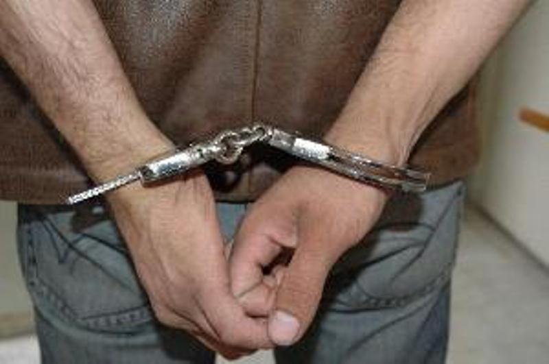 دستگیری سارق سیم برق با ۱۶ فقره سرقت در رشت