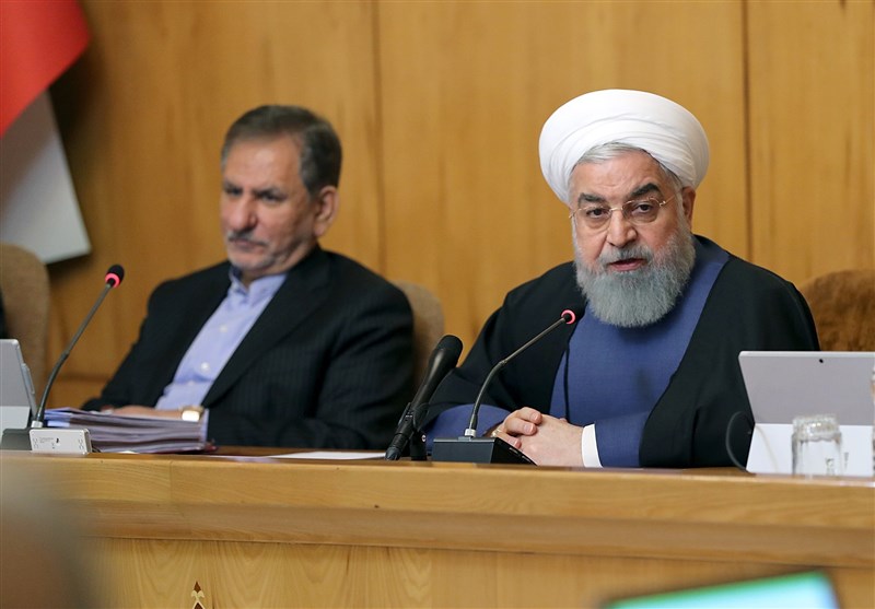 روحانی: دولت در خط مقدم‌ مبارزه است/ اگر در قدم اول برابر آمریکا تسلیم شویم تا آخر باید تسلیم شد
