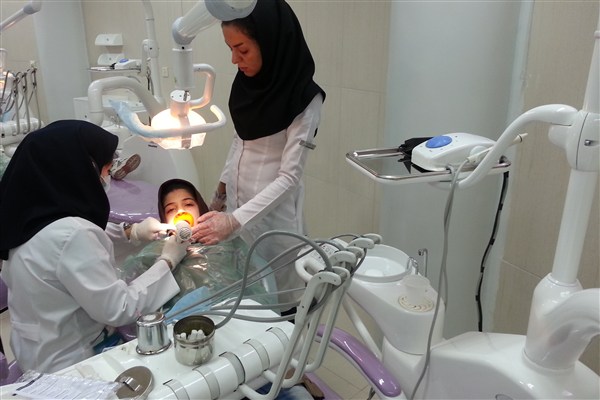 کاهش شاخص پوسیدگی دندان دانش‌آموزان/ باید خدمات دندانپزشکی تحت پوشش بیمه قرار گیرد