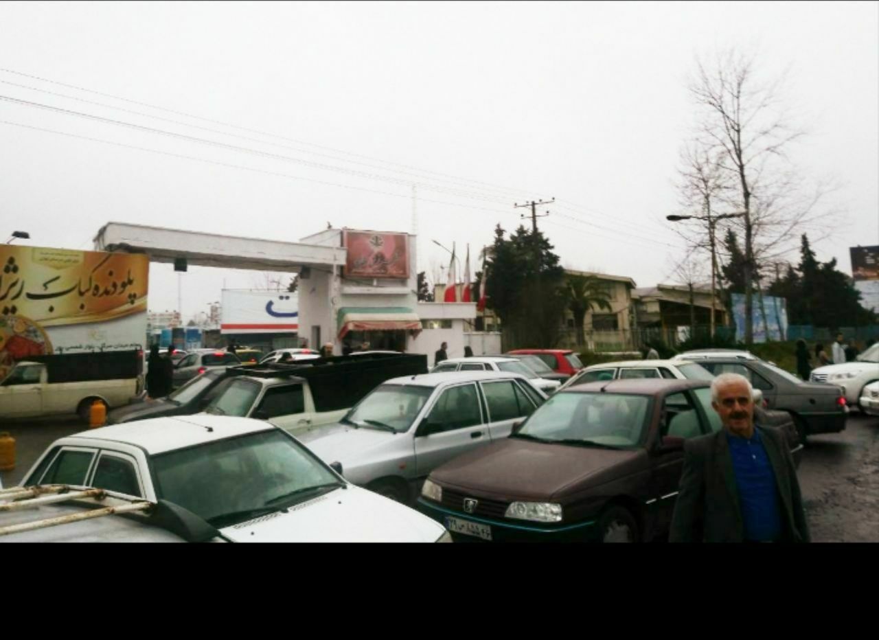 ترافیک شدید و خطرآفرین از عوارض پارکینگ پولی نمایشگاه گیلان + تصاویر