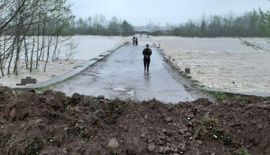 پل ارتباطی دهستان “چهارده” به “لولمان” مسدود شد + عکس