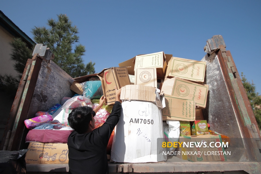گزارش تصویری/ ارسال کمک های مردم زلزله زده سرپل ذهاب به سیل زدگان لرستان