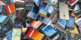 کاهش قیمت موبایل با ترخیص ۶۰۰ هزار گوشی‌ موجود در گمرک