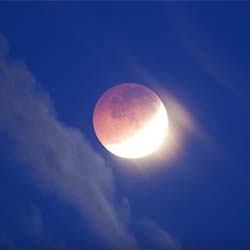 وقوع ماه گرفتگی در آسمان شامگاهی ۲۵ تیر/ ۶۸ درصد سطح ماه با سایه زمین پوشیده می شود