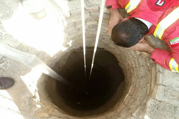 زن ۵۳ ساله در یکی از روستاهای چابکسر به داخل چاه آب سقوط کرد