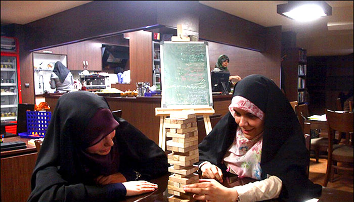 ورود بی‌حجاب به این کافه آزاد است! + عکس