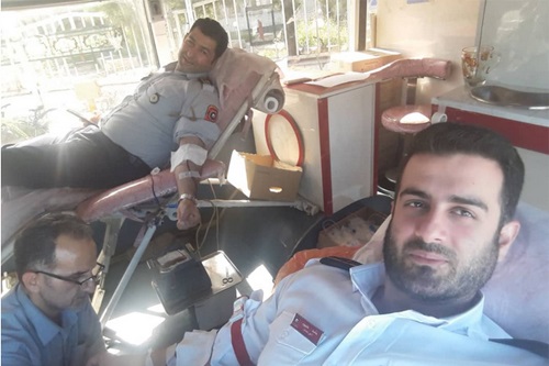 اهدای خون آتش نشانان شهر باران به مناسبت ۷ مهر روز ایمنی و آتش نشانی+ عکس