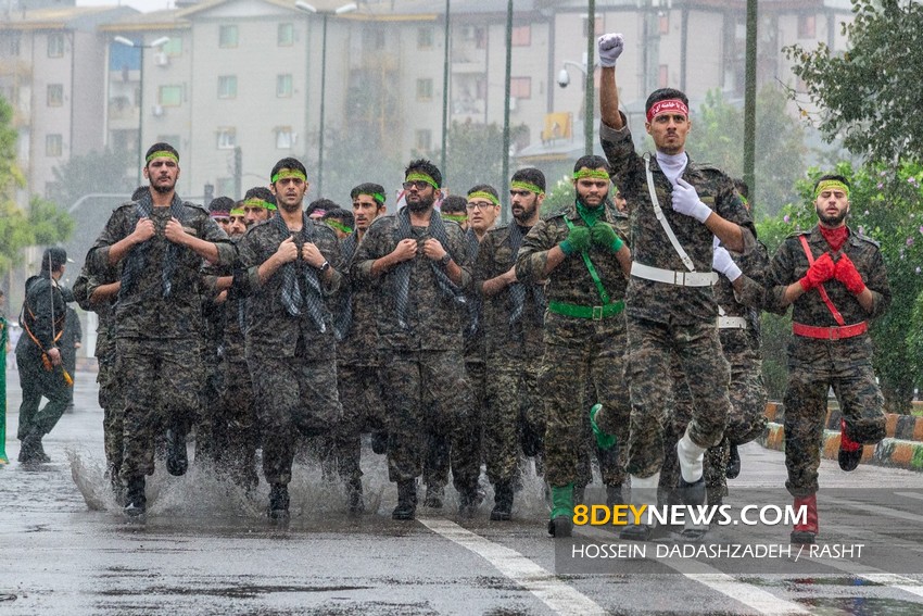رژه بارانی نیروهای مسلح گیلان در اولین روز از هفته دفاع مقدس + تصاویر
