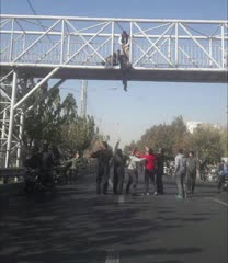 خودکشی نافرجام مرد جوان در میدان ابریشم لاهیجان+ فیلم