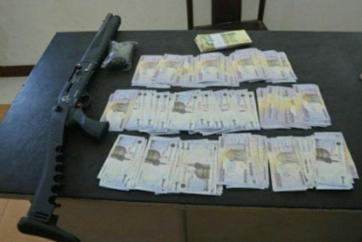 کشف اسلحه غیر مجاز و ۱۶۳ میلیون اسکناس جعلی در لاهیجان
