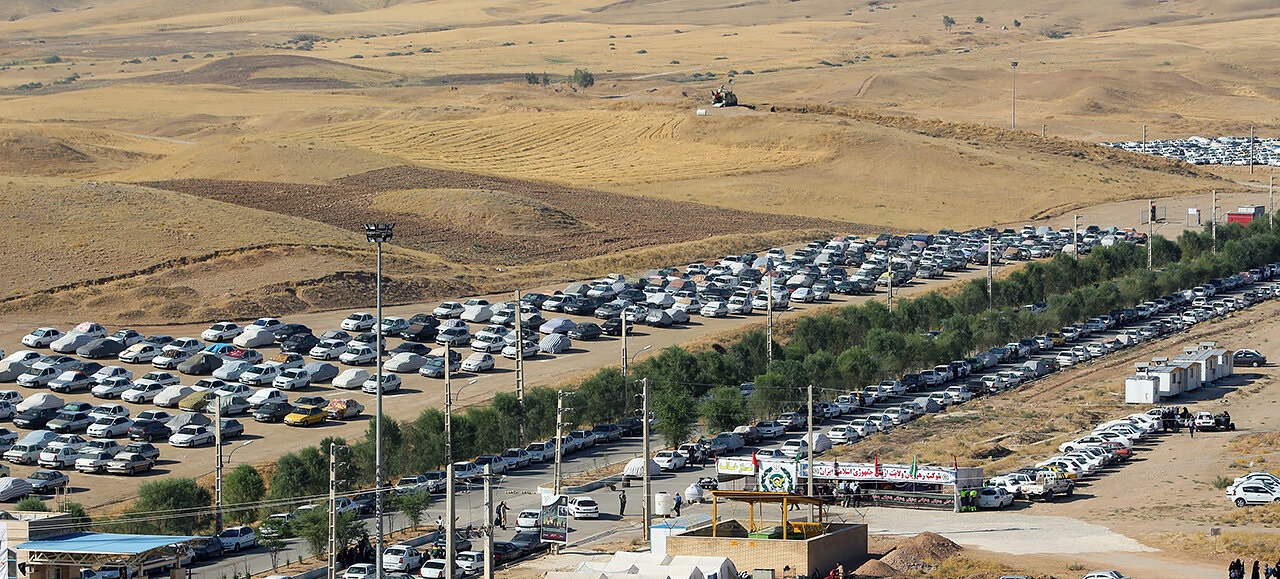 برای کاهش بار ترافیک مهران زائران از مرز خسروی به ایران بازگردند