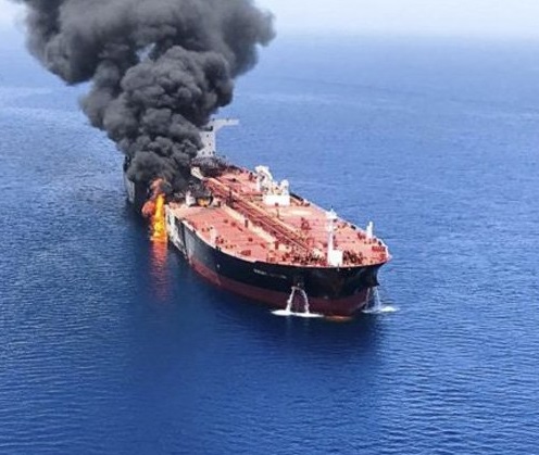 اصابت موشک به بدنه  نفتکش ایرانی در دریای سرخ