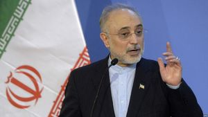 رئیس سازمان انرژی اتمی: گام چهارم را روحانی اعلام می‌کند