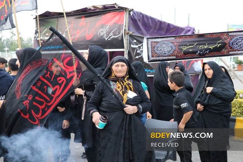جامانده‌های اربعین پرچم عاشورا را در رودسر بلند کردند+ تصویر