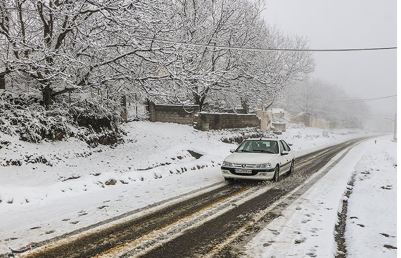 برف و باران در جاده‌های بیش از ۱۰ استان