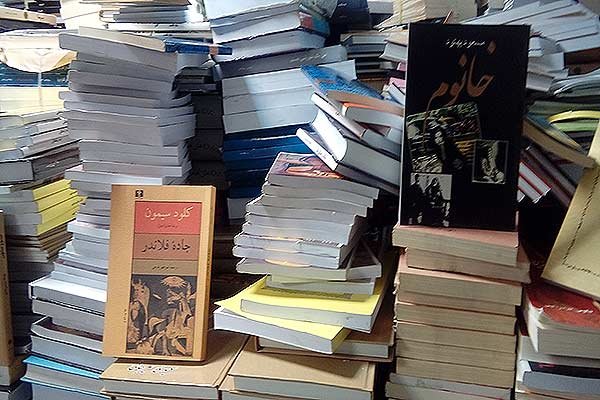 قاچاق سالانه بیش از ۵ میلیون نسخه کتاب در ایران/ پای یک خانواده در میان است