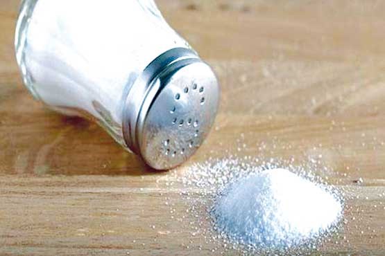 مصرف بیش از حد نمک با بدنتان چه می‌کند؟