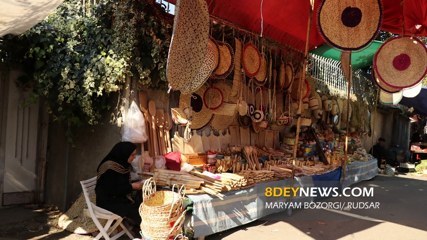 کار و تلاش زنان پا به پای مردان در بازار محلی رودسر + تصاویر