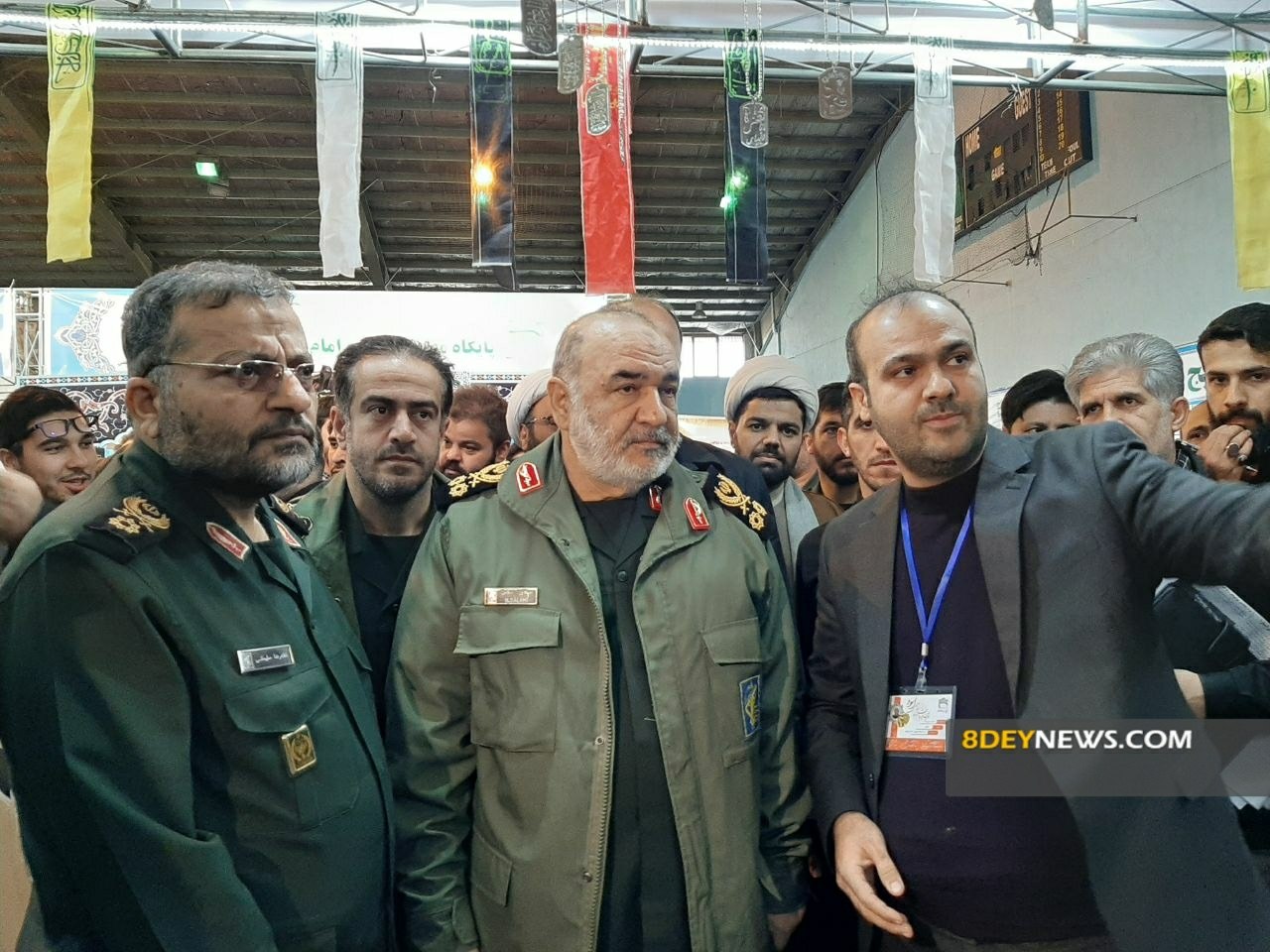 فرمانده کل سپاه پاسداران از غرفه شهید آهنی آستارا بازدید کرد + تصاویر