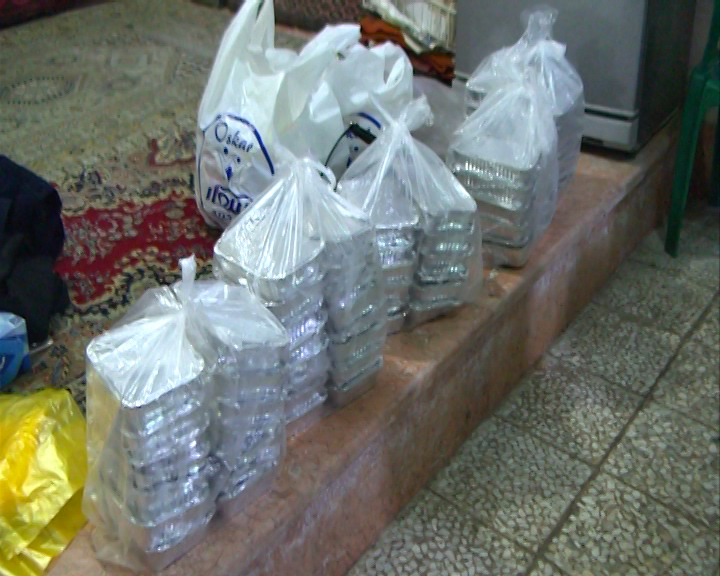 پخت و توزیع هزار پرس غذای گرم  در مناطق محروم شهر رشت