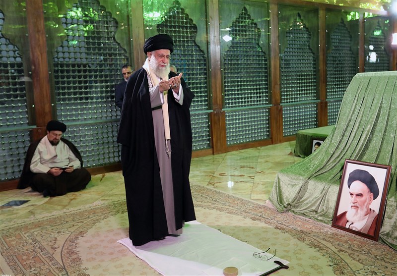 حضور امام خامنه‌ای در مرقد امام خمینی(ره) و گلزار شهدا