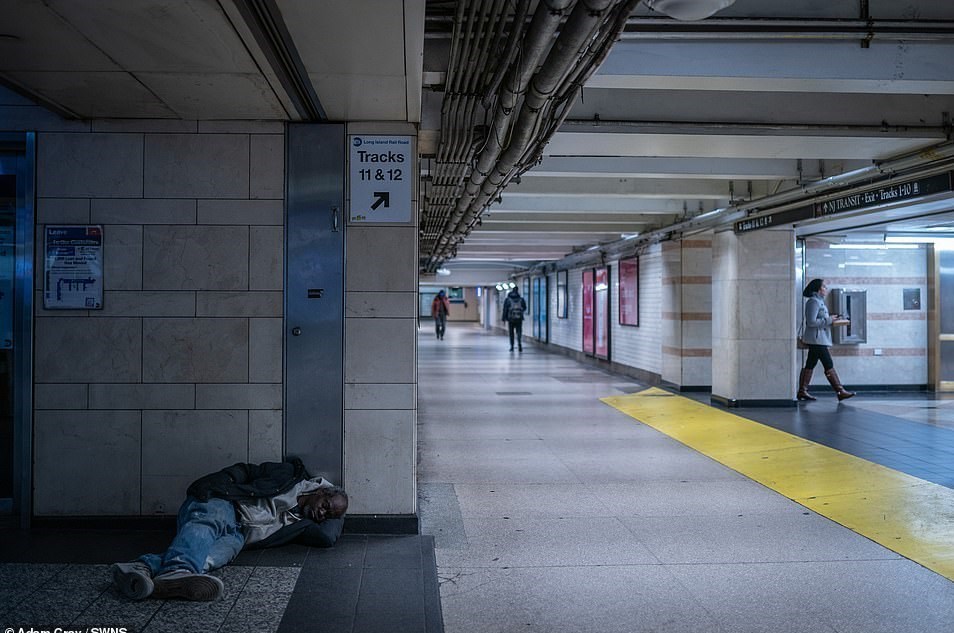 اینجا قلب آمریکاست!/ آذین نیویورک با انبوهی از “بی‌خانمان‌های دائمی!”+تصاویر