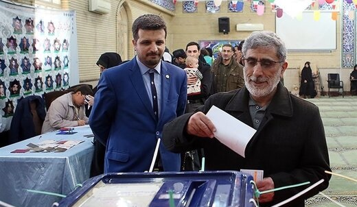 عکسی از حضور جانشین سردار سلیمانی پای صندوق رای /سردار قاآنی در انتخابات شرکت کرد