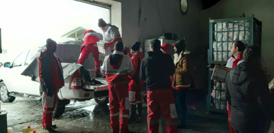 امدادرسانی به ۲۵۰۰ نفر از مسافرین در راه مانده در پی بارش برف سنگین گیلان