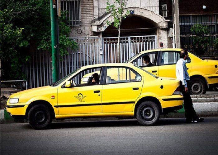 تاکسی ها فقط مجاز به سوار کردن دو مسافر در عقب خودرو هستند