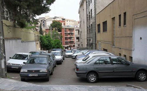  پارکینگ اختصاصی غیر بومی ها در ورودی شهر رودبار! +فیلم