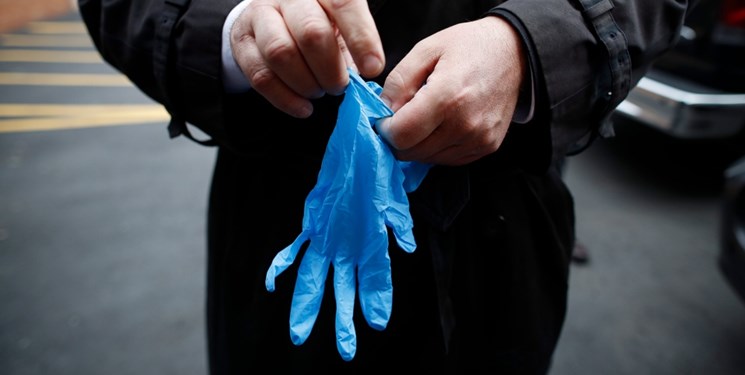 محققان: پوشیدن دستکش ویروس کرونا را پخش می‌کند