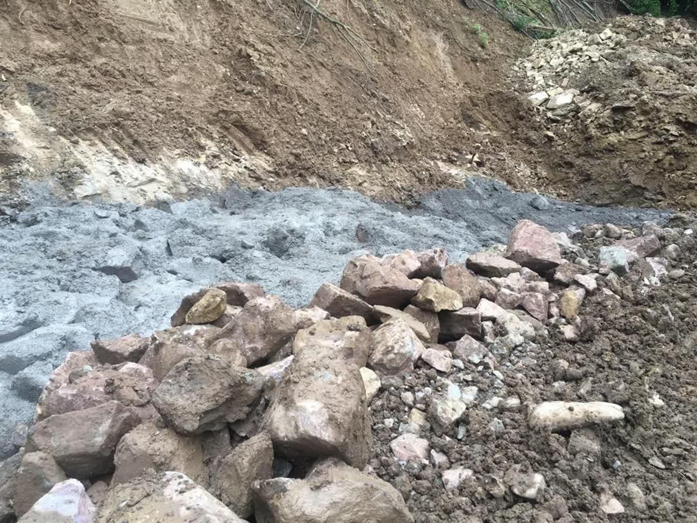 ساخت دیوار حفاظتی دفنگاه زباله سراوان به مراحل نهایی نزدیک می شود