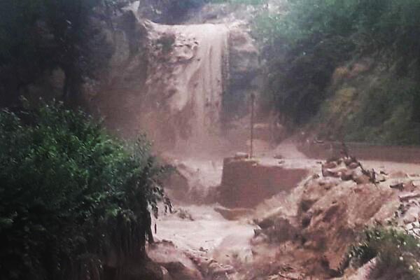 بارش سیل آسای باران و جاری شدن سیل در شهر تاریخی ماسوله + فیلم