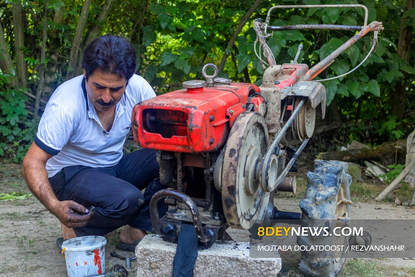 گزارش تصویری/ تعمیرکاران ادوات کشاورزی در رضوانشهر