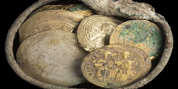 کشف و ضبط ۲۸ قطعه سکه تاریخی در خورگام رودبار
