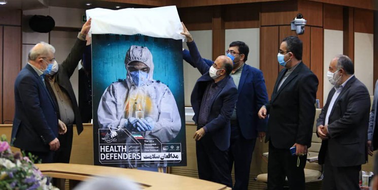 وزیر بهداشت پوستر «مدافعان سلامت» را رونمایی کرد/ تجلی مقاومت در ایثارگری‌های کادر درمان