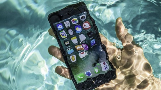 چگونه گوشی موبایلی که خیس شده را نجات دهیم