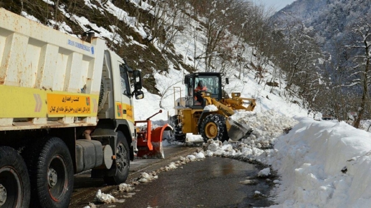 جاده دیلمان_سیاهکل که به علت بارش برف مسدود شده بود بازگشایی شد