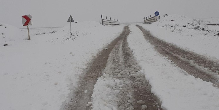 بارش برف و باران در جاده‌های ۱۶ استان/ احتمال لغزندگی جاده‌ها و ضرورت تجهیز به زنجیرچرخ