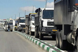 ۱۱۰۰ کامیون سیب زمینی در مرز پرویز خان متوقف شدند