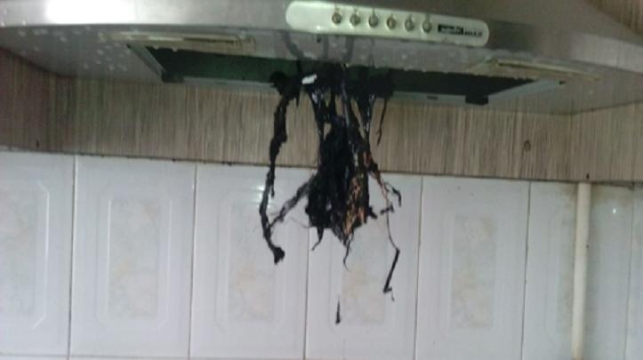 اتصال در سیستم سیم کشی هود آشپزخانه/ همسایگان به کمک صاحب خانه آتش را مهار کردند