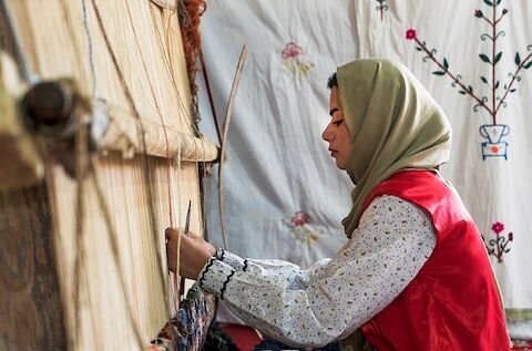 زنان ۹۲ درصد بافندگان فرش دستباف در گیلان