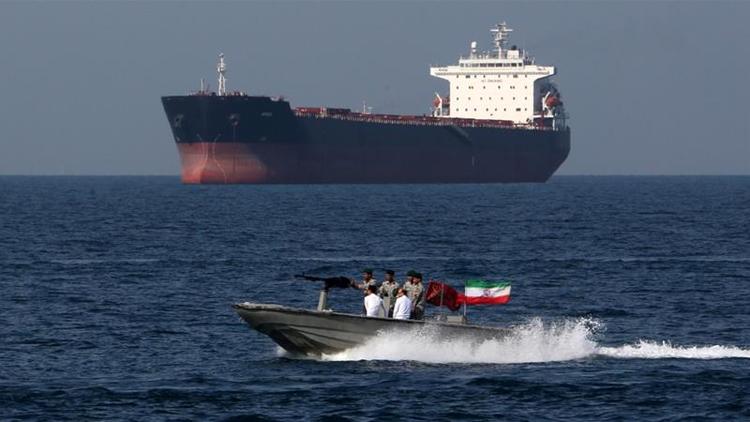 توقیف یک نفتکش با پرچم پاناما حامل سوخت قاچاق در خلیج فارس