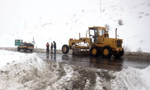 انجام عملیات نمک‌پاشی در محور سراوان – امام‌زاده هاشم / عمده بارش برف در بخش سنگر و کوچصفهان