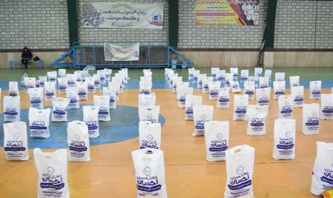 اهدا ۱۵۰ بسته کمک معیشتی بین آسیب دیدگان کرونا توسط بسیج دانشجویی گیلان