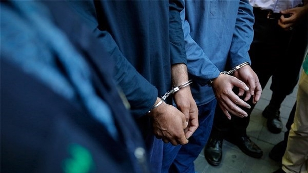 دستگیری باند کلاهبرداری با شگرد فروش اینترنتی تلفن همراه در صومعه سرا