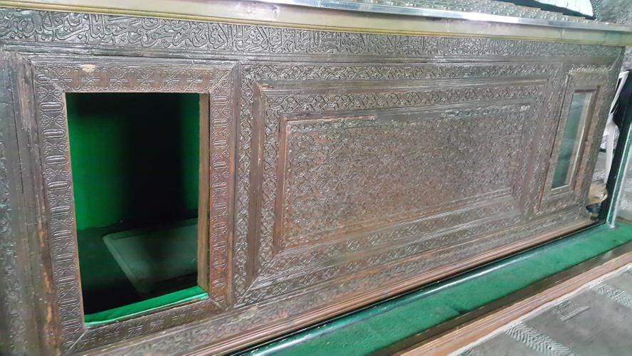 سرقت کتیبه های چوبی قرن پنجم/ صندوق چوبی مرقد سلیمانداراب رشت ثبت ملی می شود