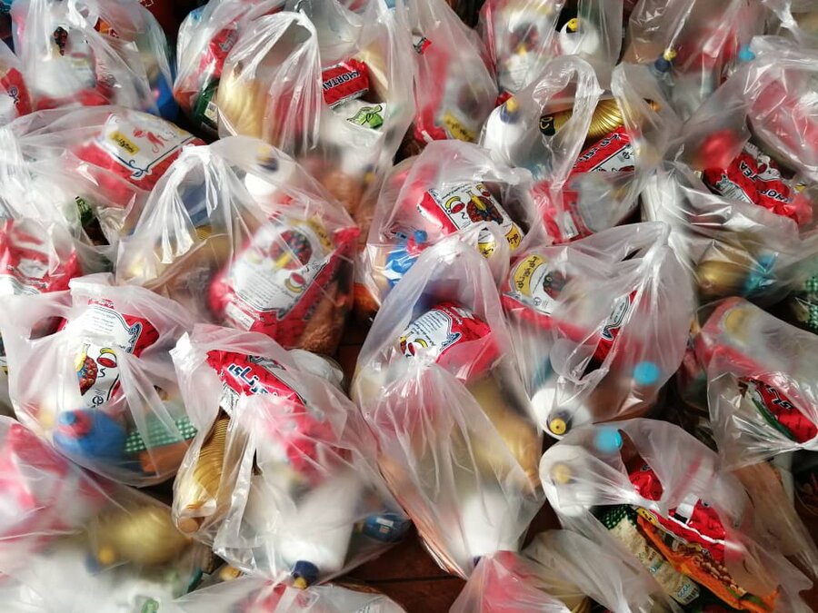 اهداء ۵۰ بسته حمایتی به زنان و مادران سرپرست خانوار به مناسبت ایام الله دهه فجر در گیلان